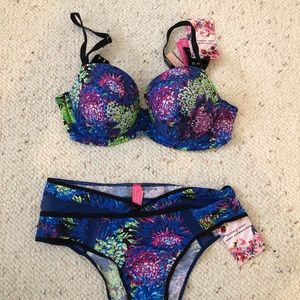 Victoria’s Secret set